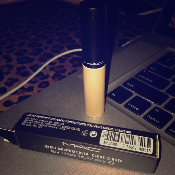 ***SOLD****MAC concealer! NC35