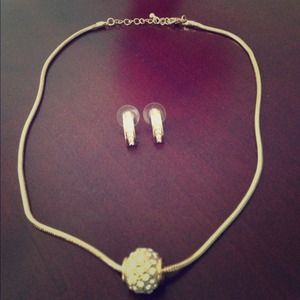 🚫For dveryblessed🚫Earrings and necklace set.