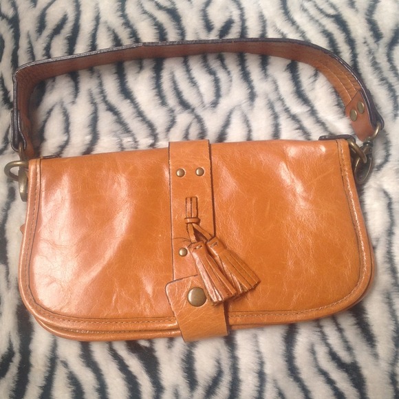 Leather Mustard Handbag perfect for any season👜☀