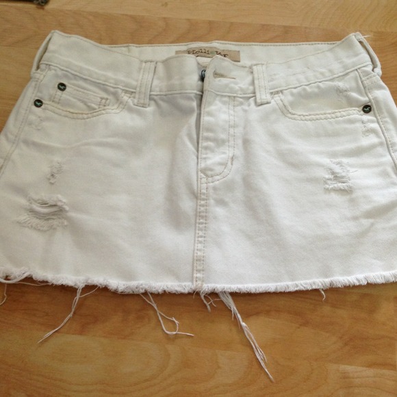 White short skirt - Picture 2 of 2