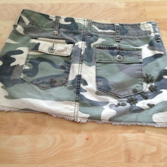 Camo skirt - Picture 2 of 2