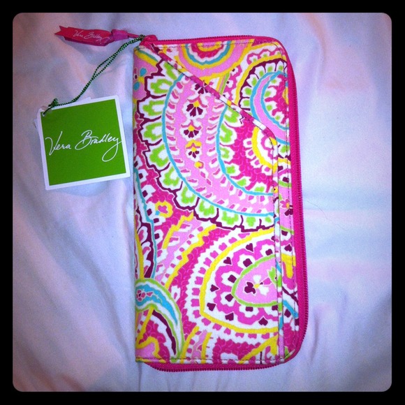 RESERVED- Vera Bradley Clutch- NWT!!