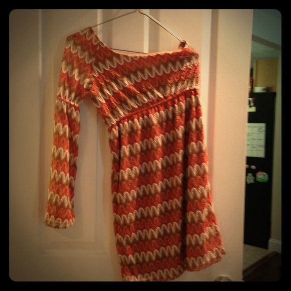 One sleeve crochet-like retro dress