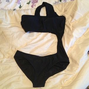 Cut out monokini
