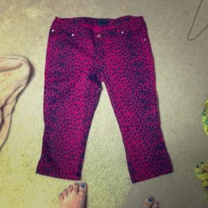 Red leopard capris
