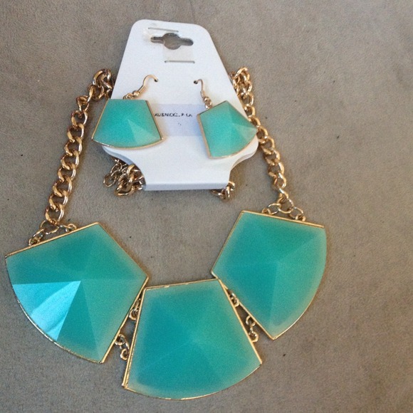 Cute turquiose necklace set