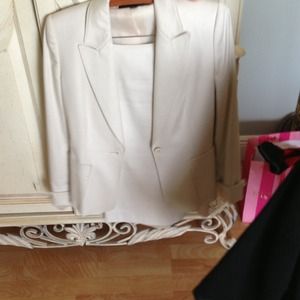 Skirt and suit off white