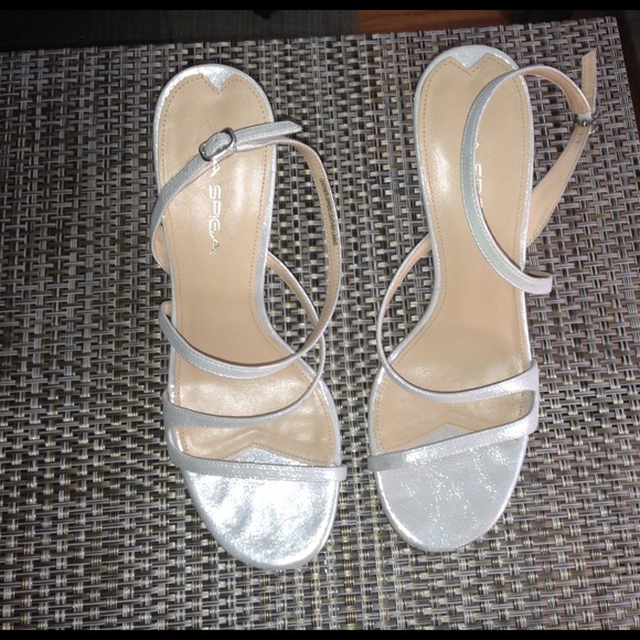 Newly Reduced!! Beautiful Via Spiga sandals