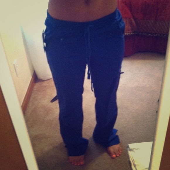 Blue scrubs !! New been worn new with tags! - Picture 1 of 4