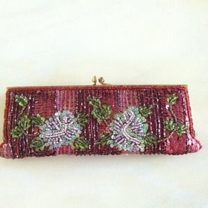 Hand beaded clutch with chain. NEGOTIABLE!