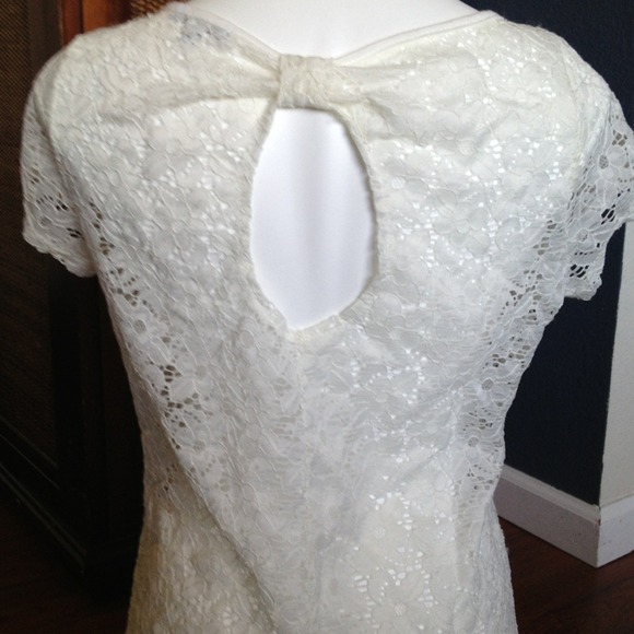 Woman's Top - Picture 3 of 3