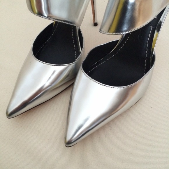 elizabeth and james heels - Picture 3 of 4