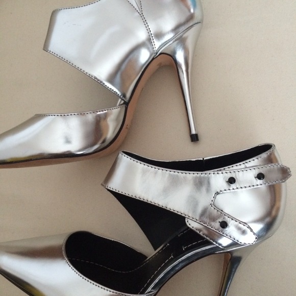 elizabeth and james heels - Picture 4 of 4