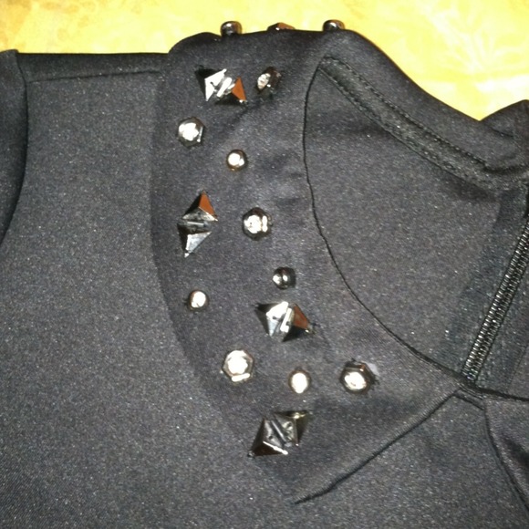 ⚡️SOLD⚡️🔥Black collared peplum top size 4🔥 - Picture 2 of 3