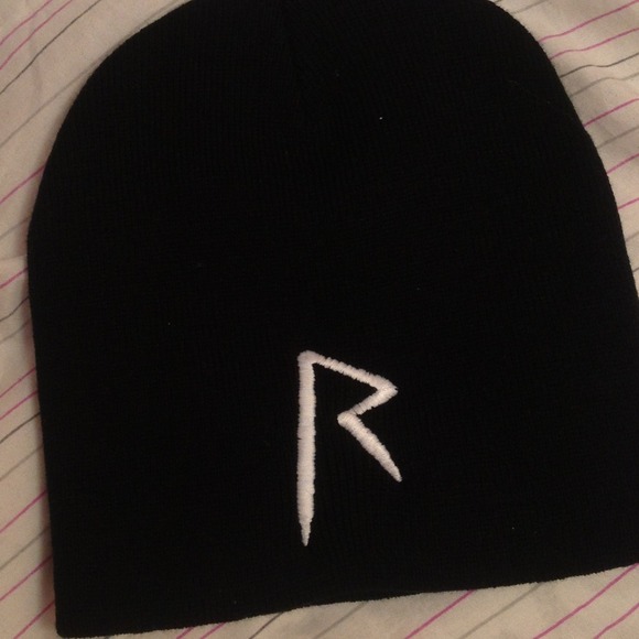 Exclusive rihanna beanie - Picture 1 of 3