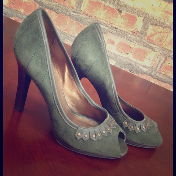 ✨BCBG Suede Peep-toe Pumps - Picture 1 of 4