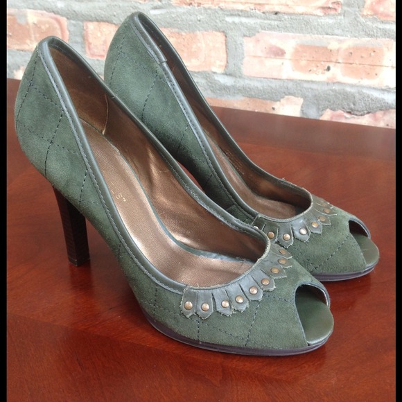✨BCBG Suede Peep-toe Pumps - Picture 2 of 4