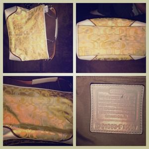 💰💲 REDUCED Yellow signature Coach bag with scarf