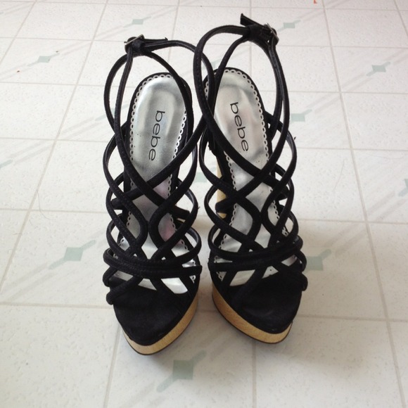 Bebe pumps