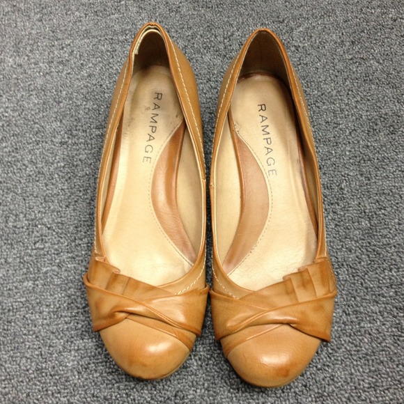 Rampage Joost Size 7.5 Tan wedges Heels