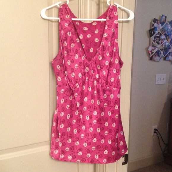 SOLD in bundle!!! Fuchsia  top from Old Navy