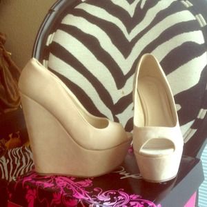 Loveculture cream color shoes