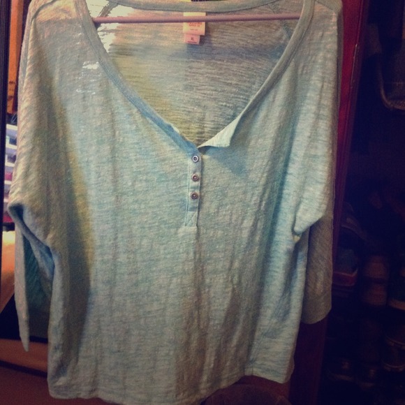 Loose fit quarter sleeve shirt💡