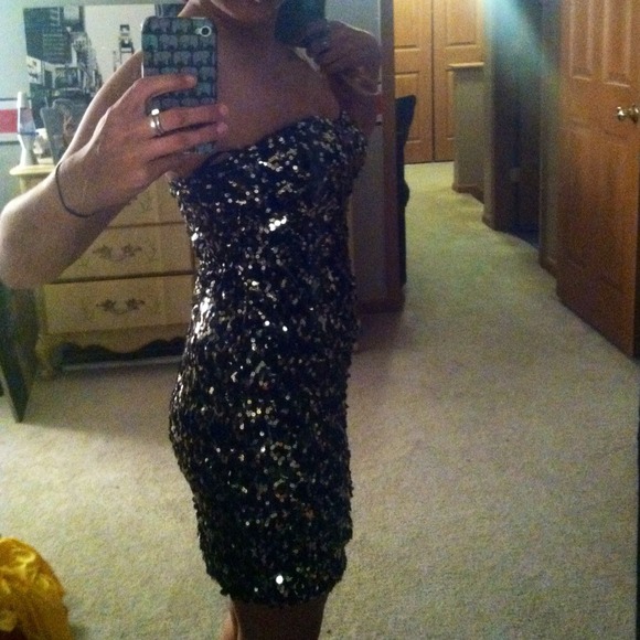 ✨REDUCED NWOT Black & gold sequin party dress - Picture 4 of 4
