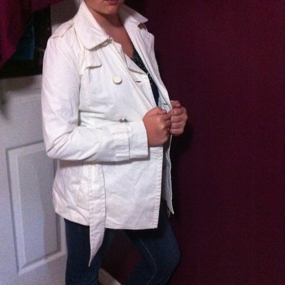 White jacket. - Picture 2 of 4