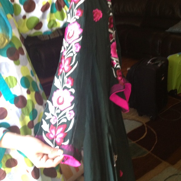 Pakistani new style gown .. - Picture 3 of 3