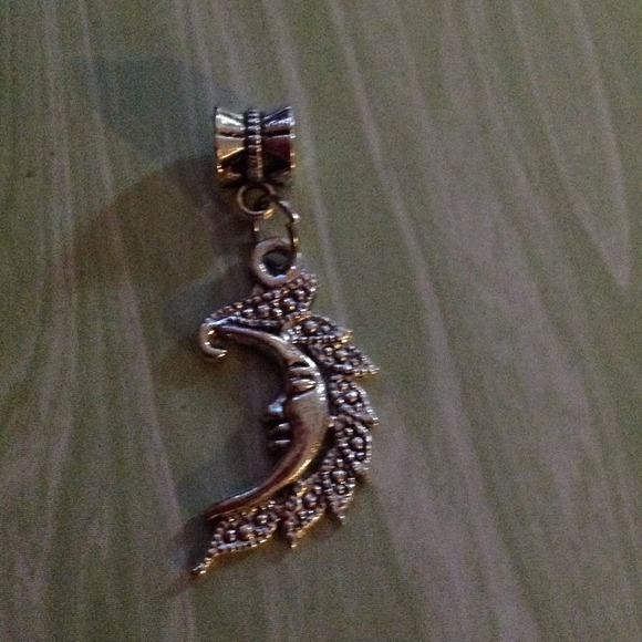 Gorgeous Moon charm ❌SOLD OUT❌ - Picture 2 of 2