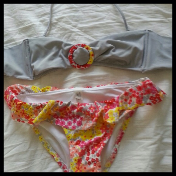 *TRADED* VICTORIA'S SECRET Grey/floral bikini Size