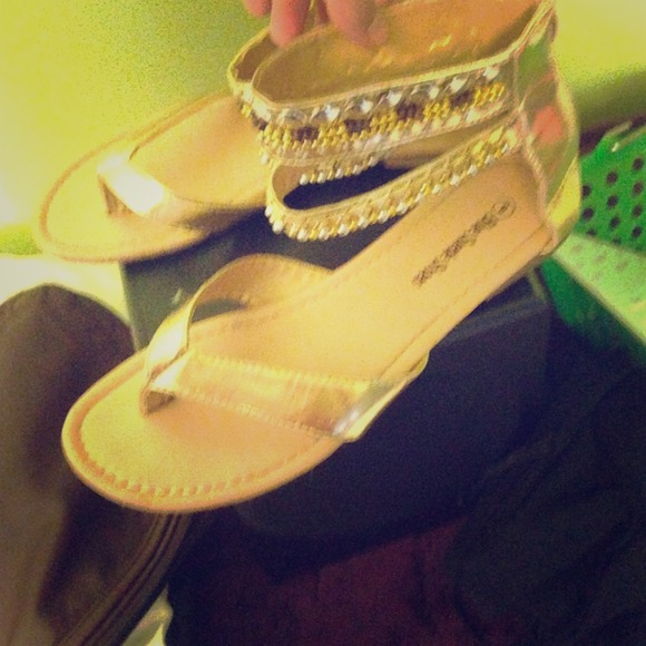 Size 8 jeweled gladiator sandals💖👍
