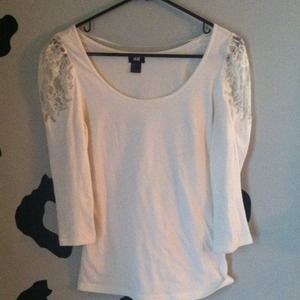 🔴Traded!🔴White scoop neck lace shirt.