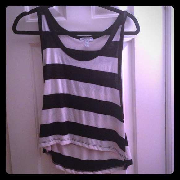 Lark&Wolff cropped tank - Picture 1 of 3