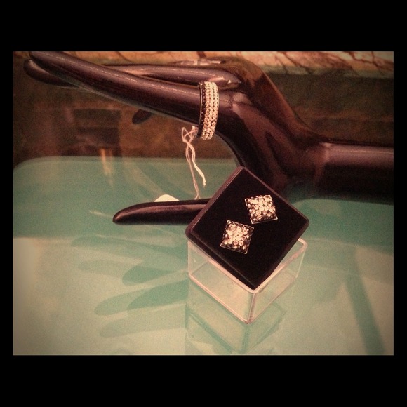 Swarovski Crystal Earrings with ring