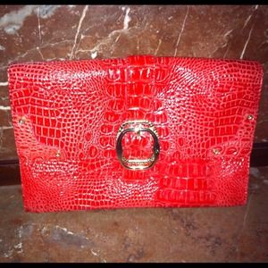 Jessica Simpson clutch