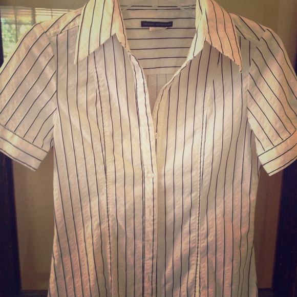 Zenana button up, fitted. Great Condition.