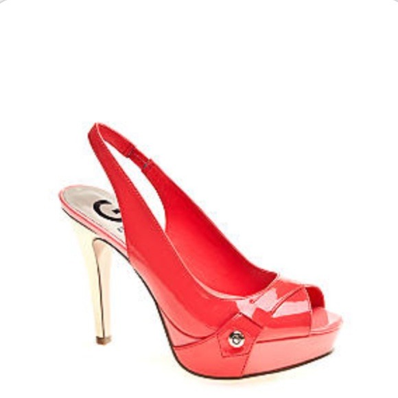 HOST PICK!! 💞 Coral GUESS heels
