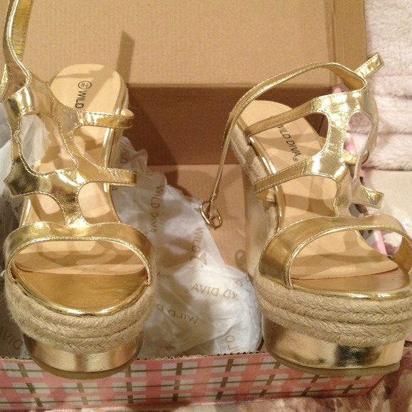 Gold wedges - Picture 1 of 4