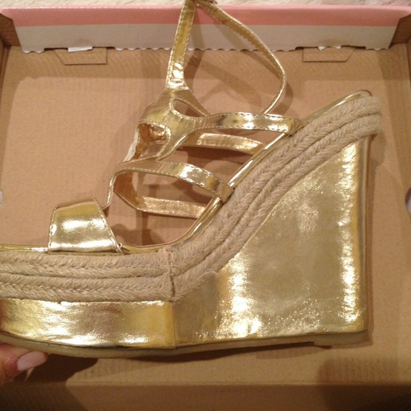 Gold wedges - Picture 2 of 4