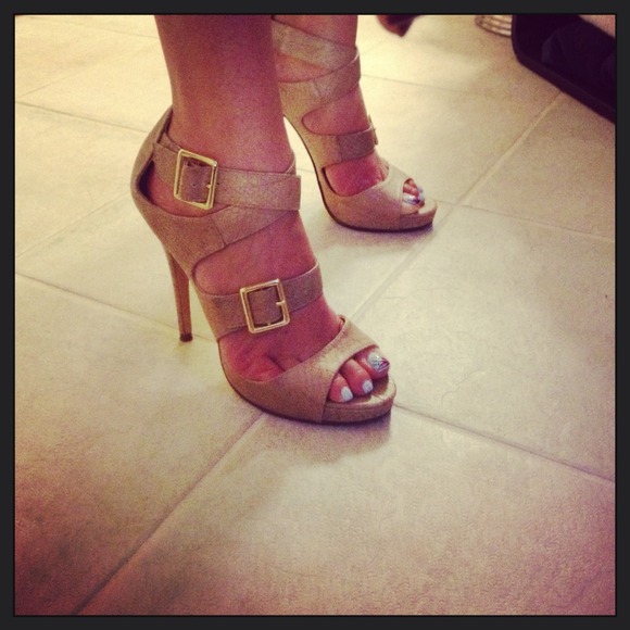 💰SOLD💰Michael Antonio straps heels