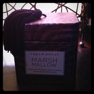 Marshmallow sparkling *\ickable* body powder