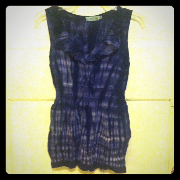 Sleeveless tie-dyed top