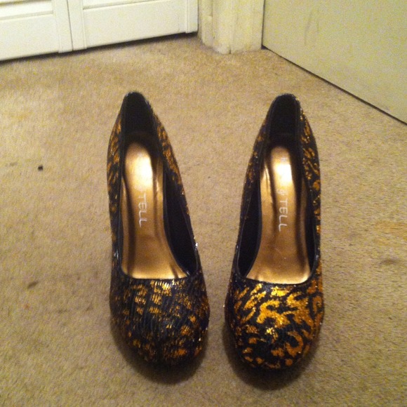 Gold and black sequin high heels - Picture 2 of 4