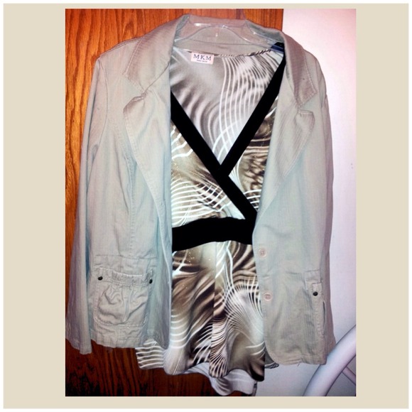 🚫SOLD🚫🐆Animal print brown silky top🐆 - Picture 2 of 2