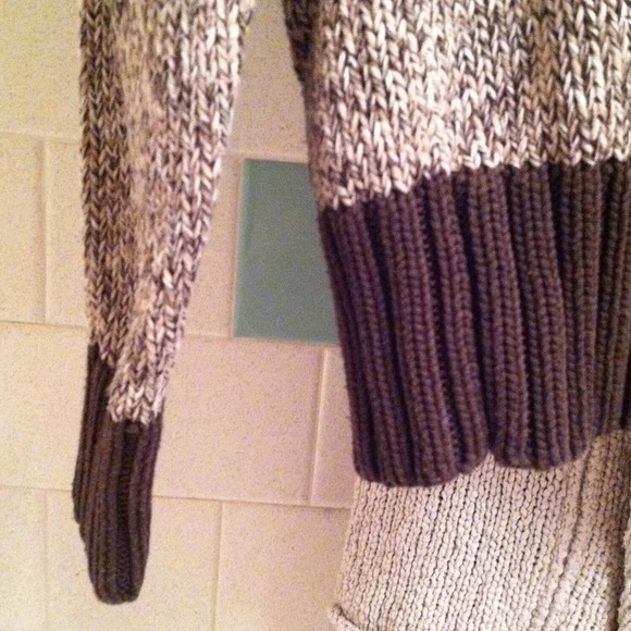 Quality pullover sweater - Picture 3 of 4