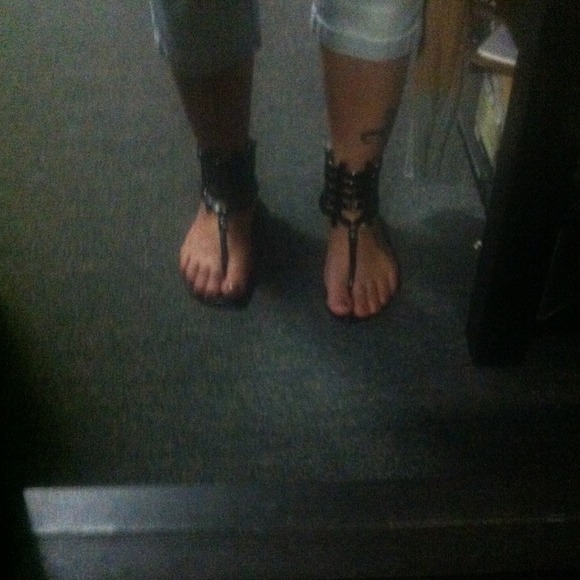 Cuffed sandals