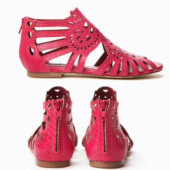 ❌SOLD IN BUNDLE❌// Lasercut Leather Sandals - Picture 4 of 4
