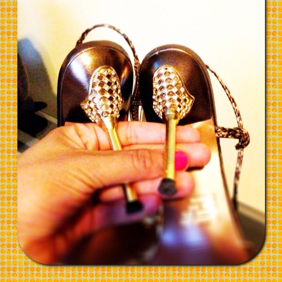 🌀SOLD🌀 Sexy WILD ROSE high heels w/ rhinestones - Picture 2 of 4